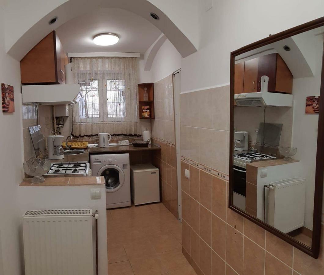 Tudor Apartment Брашов Екстериор снимка