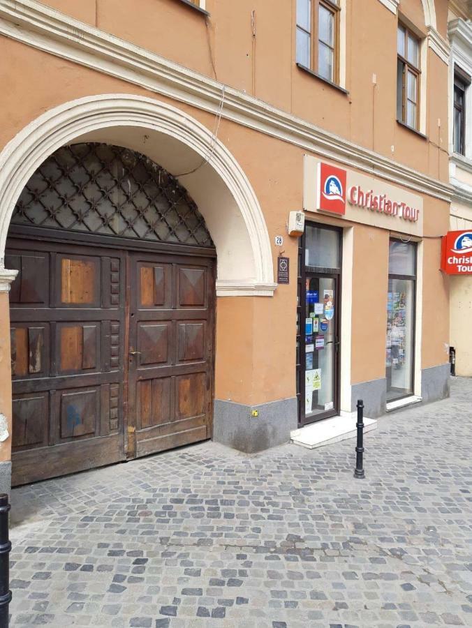 Tudor Apartment Брашов Екстериор снимка
